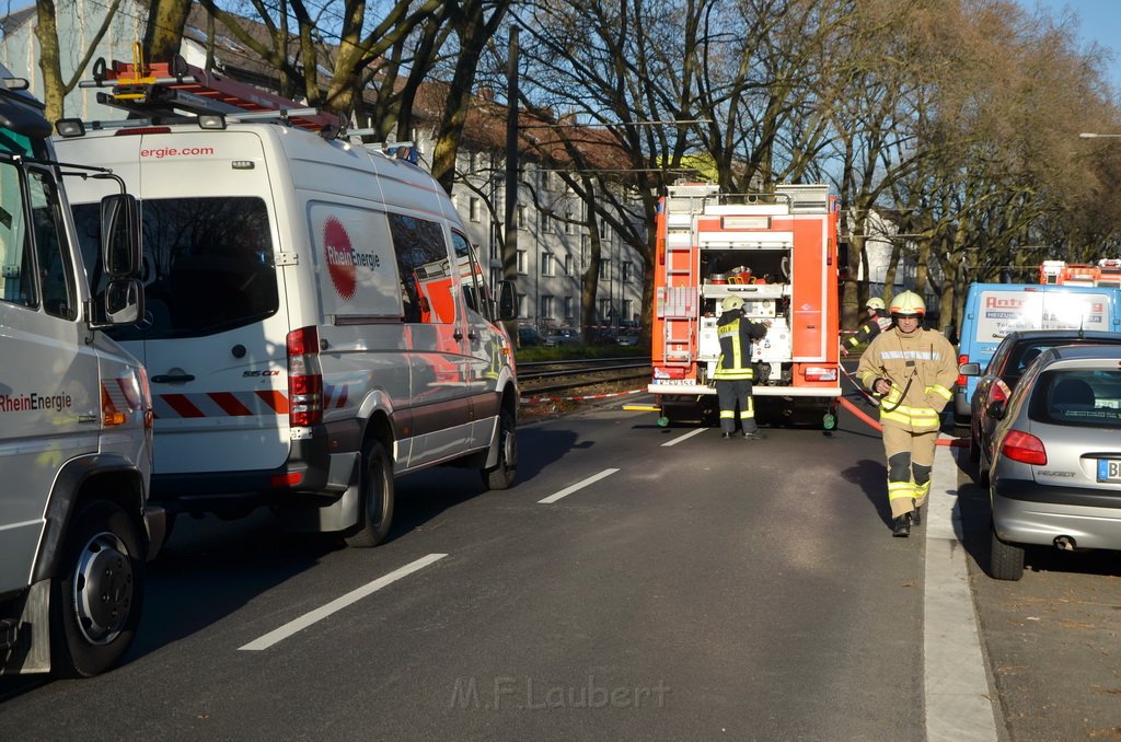 Gasaustritt 2 Koeln Ehrenfeld Lindenbornstr P09.JPG - Miklos Laubert